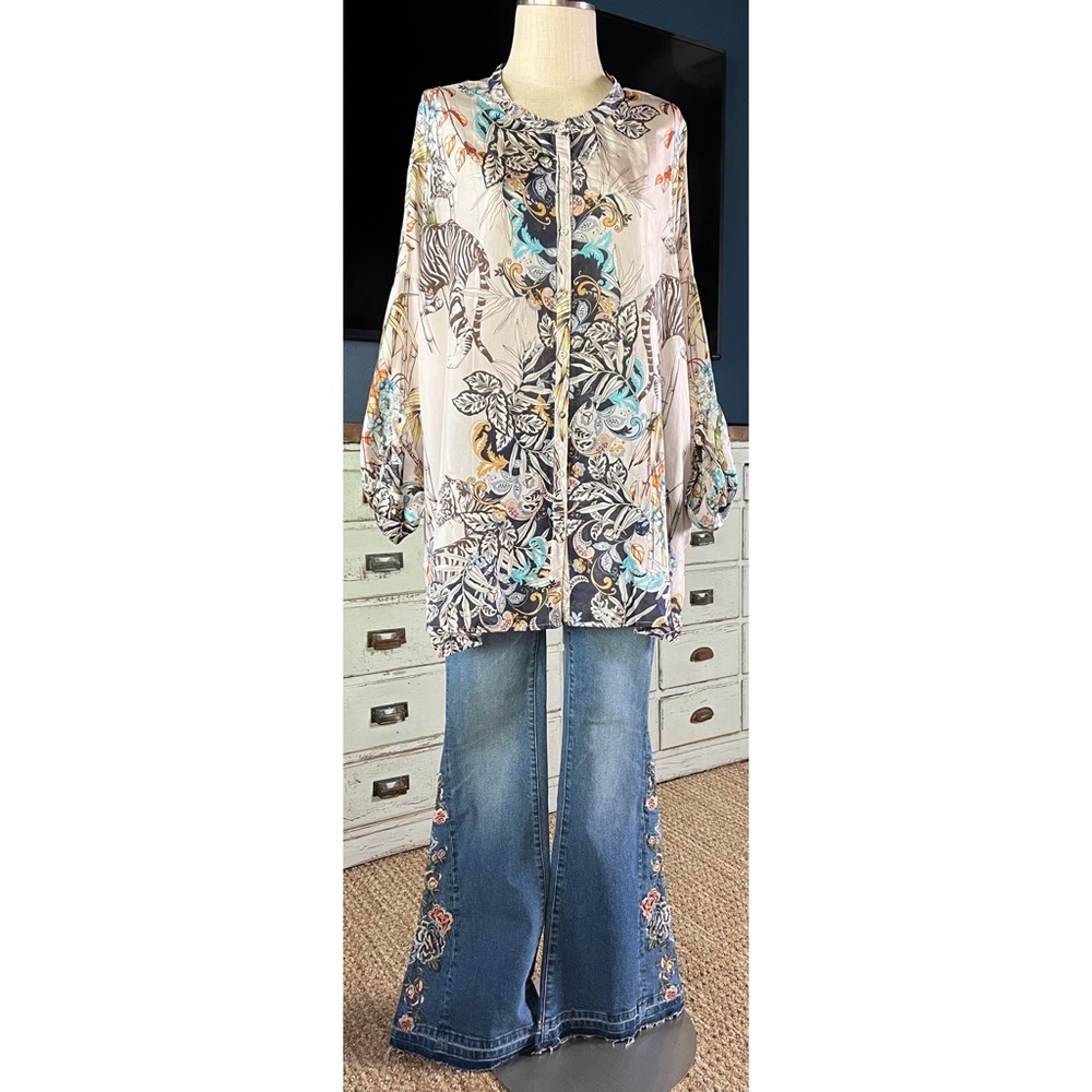 Printed Button-Front Blouse in Beige with Teal & Black Accents - Picture 4 of 13